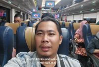 FOTO: Pimpinan Media Nasional Mas Andre Hariyanto sedang naik Kereta Ekonomi Stainless Steel New Generation KA Majapahit relasi Jakarta - Malang (SUARA UTAMA)