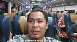 FOTO: Pimpinan Media Nasional Mas Andre Hariyanto sedang naik Kereta Ekonomi Stainless Steel New Generation KA Majapahit relasi Jakarta - Malang (SUARA UTAMA)