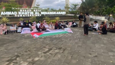 Aksi Solidaritas untuk Palestina Digelar di Depan Masjid Raya Ahmad Khatib Al Minangkabawi, Padang 5 IMG 20251008 WA0118 Aksi Solidaritas untuk Palestina Digelar di Depan Masjid Raya Ahmad Khatib Al Minangkabawi, Padang Suara Utama ID Mengabarkan Kebenaran | Website Resmi Suara Utama