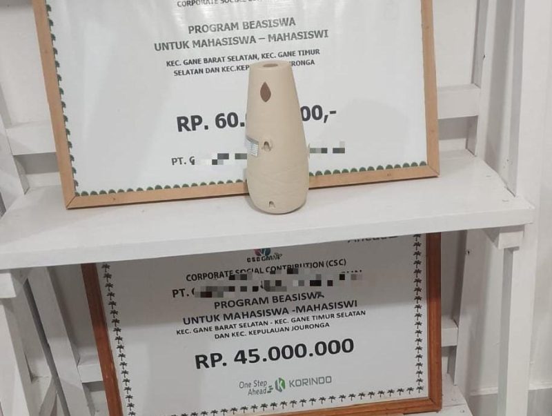 KETERANGAN Foto: Papan informasi Program Corporate Social Contribution PT GMM yang terpajang di lokasi kegiatan. (Dok. Rafsanjani/SUARA UTAMA)