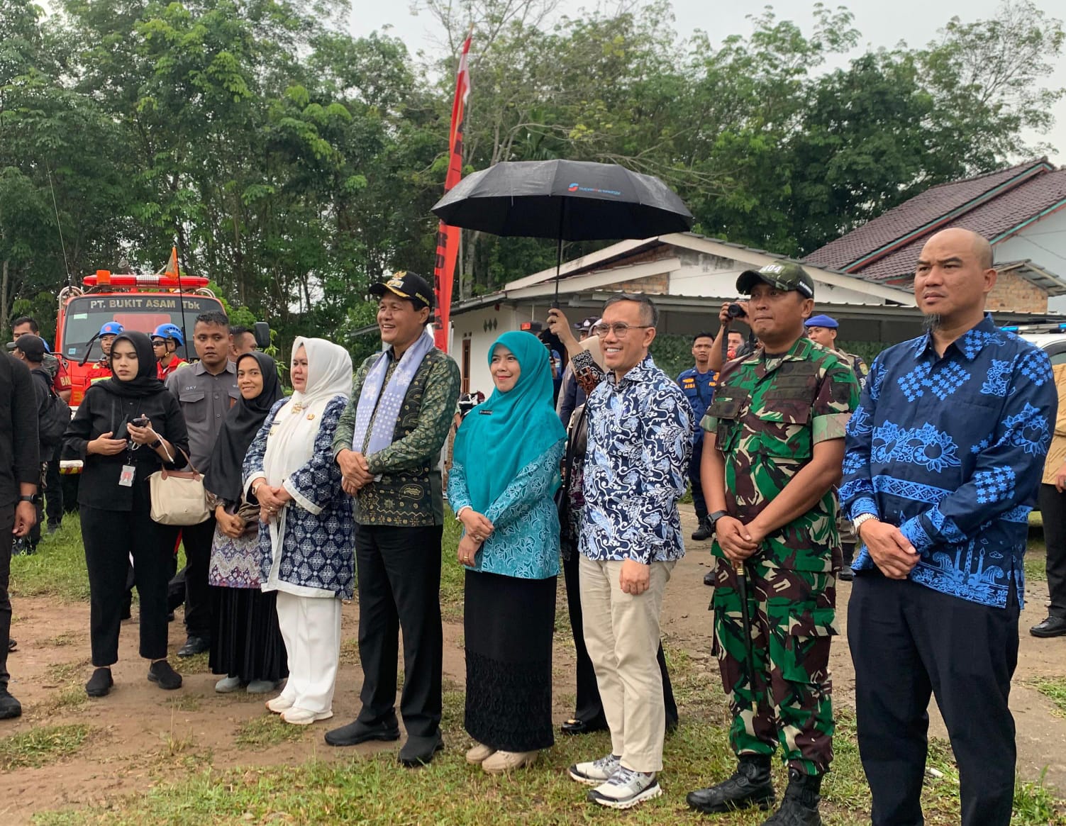 IMG 20251016 WA0018 Ponpes Al-Firdaus Matas Fasilitasi Lapangan Untuk Helikopter Gubernur Sumsel Dalam Peresmian PLTS Bantuan PTBA Di Desa Matas Suara Utama ID Mengabarkan Kebenaran | Website Resmi Suara Utama