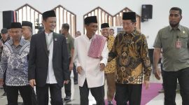 FOTO: Menteri Agama Nasaruddin Umar bersama Ketua Umum dan Pimpinan Umum Hidayatullah usai pembukaan Munas VI Hidayatullah di Asrama Haji Pondok Gede, Jakarta. (Yacong B. Halike/SUARA UTAMA)