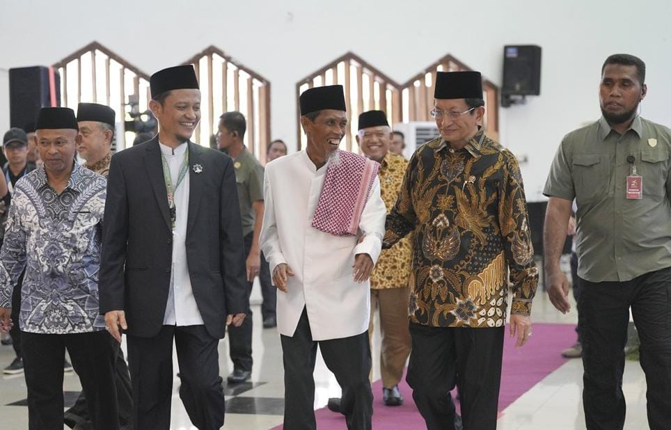 Munas VI, Naspi Arsyad Resmi Menjadi Ketua Umum DPP Hidayatullah 3 FOTO: Menteri Agama Nasaruddin Umar bersama Ketua Umum dan Pimpinan Umum Hidayatullah usai pembukaan Munas VI Hidayatullah di Asrama Haji Pondok Gede, Jakarta. (Yacong B. Halike/SUARA UTAMA)