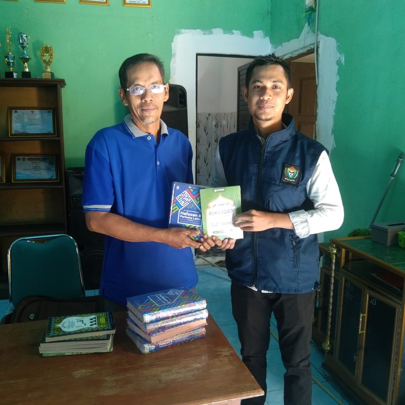 Foto : Penyerahan Bantuan AlQuran dan Iqra Oleh SBD Muara Enim 