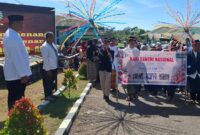 Dandim 1621 TTS, Gunawan  Budhi Prasetyo saat membuka Kegiatan Kirab Hari Santri 2025 di Makodim 1621 Soe, TTS (Muhajir Syukur/SUARA UTAMA)