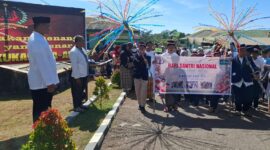 Dandim 1621 TTS, Gunawan  Budhi Prasetyo saat membuka Kegiatan Kirab Hari Santri 2025 di Makodim 1621 Soe, TTS (Muhajir Syukur/SUARA UTAMA)