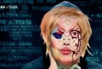 Gambar ini menggambarkan sosok hacker Bjorka, yang baru-baru ini membocorkan data pribadi 341.000 personel Polri, menyoroti kelemahan sistem keamanan data negara Indonesia.