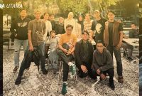 Momen keakraban generasi ketiga keluarga besar Moekajat saat ngopi bersama di Bara Café, Surabaya, membahas proyek besar yang akan digelar pada Desember 2025. (Dok. Keluarga Moekajat)