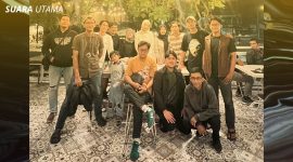 Momen keakraban generasi ketiga keluarga besar Moekajat saat ngopi bersama di Bara Café, Surabaya, membahas proyek besar yang akan digelar pada Desember 2025. (Dok. Keluarga Moekajat)