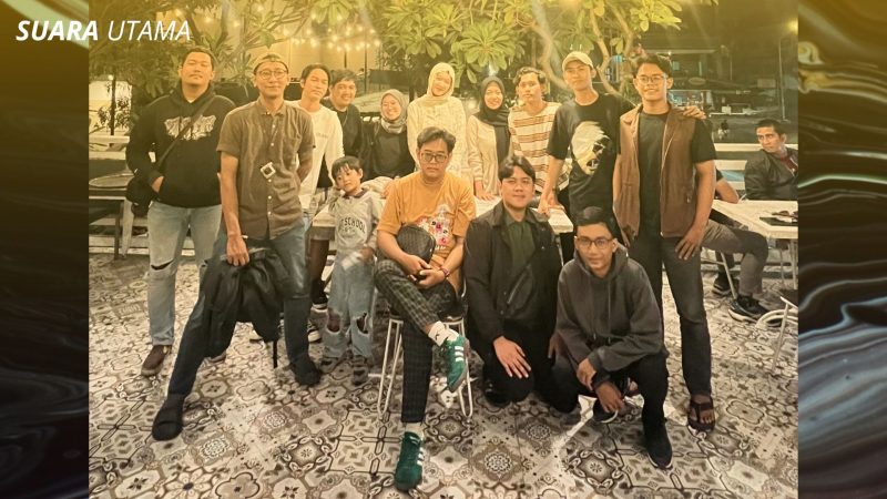 Momen keakraban generasi ketiga keluarga besar Moekajat saat ngopi bersama di Bara Café, Surabaya, membahas proyek besar yang akan digelar pada Desember 2025. (Dok. Keluarga Moekajat)