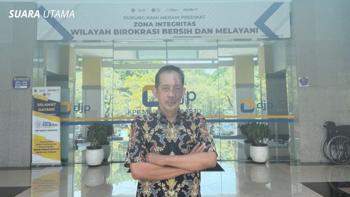 Yulianto Kiswocahyono, SE., SH., BKP — Konsultan Pajak Senior sekaligus Ketua Komite Tetap Bidang Fiskal dan Moneter KADIN Jawa Timur — saat berada di Kantor Pelayanan Pajak Madya Sidoarjo. Yulianto menegaskan pentingnya etika dan empati dalam pelayanan pajak, terutama dalam menanggapi aduan masyarakat terkait perilaku oknum aparatur pajak.