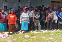 Foto: Pernyataan sikap Tenaga Honorer K2 dan PPPK Kabupaten Dogiyai di lapangan (Yesaya Goo/SUARA UTAMA)