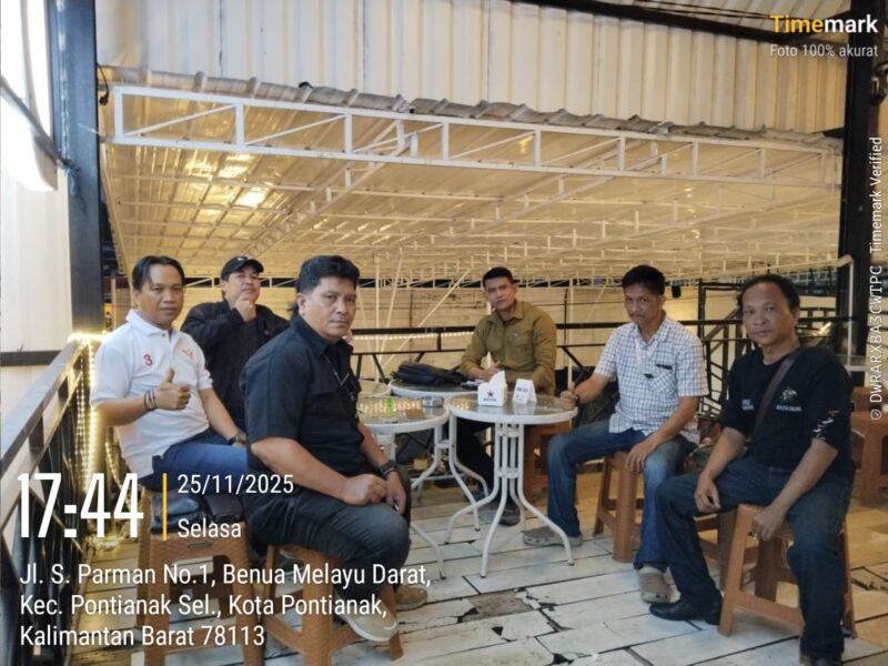 DPD Kalbar, DPC Kota Pontianak, dan Pembina sukses adakan Ngopi Santai, untuk memperkuat solidaritas antar pengurus (Alfian/SUARA UTAMA)