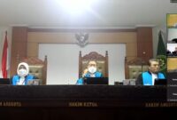 Majelis Hakim Pengadilan Pajak saat memimpin persidangan secara daring, dipimpin oleh Hakim Ketua bersama dua Hakim Anggota. Sidang ini turut dihadiri perwakilan PT Arion Indonesia dan Direktorat Jenderal Pajak melalui konferensi video.