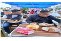 Foto Penampakan Bupati Subang Mencicipi Makanan Kuliner di Area Car Free Day Alun Alun Subang. 16/11/2025.