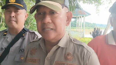 Wakil Bupati Merangin Drs.Abdul Kafid saat meninjau lokasi DAM BETUK