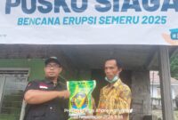 Lembaga Amil Zakat Nasional BMH Menyalurkan Bantuan kepada Pengungsi Erupsi Gunung Semeru Lumajang (Andre Hariyanto/SUARA UTAMA)