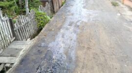 FOTO: Diduga Dikerjakan Asal Jadi, Kondisi Jalan Akbar RT 03 Memprihatinkan - Kades Teluk Sialang Janji Koordinasi dengan Rekanan (Hengky)