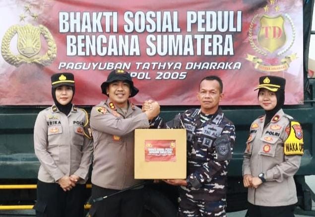 FOTO: Paguyuban Tathya Dharaka Akpol 2005 gelar bakti sosial (Irwansyah/SUARA UTAMA)
