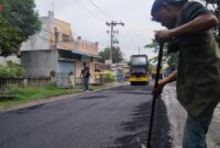Kabar baik Jalan Syarifuddin diperbaiki, setelah 7 tahun tidak diperbaiki dan biarkan rusak parah (Syurya Darma/SUARA UTAMA)