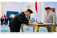 Penampakan Presiden Prabowo Subianto melantik Komisi Percepatan Reformasi Kepolisian di Istana Merdeka -Jakarta,Jumat,7/11/2025. (Foto: BPMI Setpres)