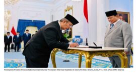 Penampakan Presiden Prabowo Subianto melantik Komisi Percepatan Reformasi Kepolisian di Istana Merdeka -Jakarta,Jumat,7/11/2025. (Foto: BPMI Setpres)