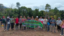 Masyarakat antusias menanam jagung dalam Program SADESAHE Desa 2025 (Munawar Khalik/SUARA UTAMA)