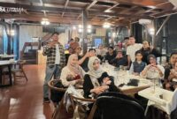 Suasana hangat dan penuh kebersamaan dalam pertemuan teknikal meeting terakhir Moekajat Gen 3 di Pena Coffee & Roastery, Surabaya. Pertemuan ini menjadi bagian penting dari persiapan menuju Moekajat Family Gathering #1 2025, yang akan digelar di Villa ALTASA, Trawas, Mojokerto pada 6–7 Desember 2025.