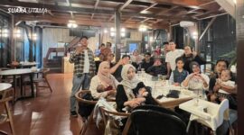 Suasana hangat dan penuh kebersamaan dalam pertemuan teknikal meeting terakhir Moekajat Gen 3 di Pena Coffee & Roastery, Surabaya. Pertemuan ini menjadi bagian penting dari persiapan menuju Moekajat Family Gathering #1 2025, yang akan digelar di Villa ALTASA, Trawas, Mojokerto pada 6–7 Desember 2025.