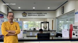 Yulianto Kiswocahyono, S.E., S.H., BKP, Senior Tax Consultant dan Ketua Komite Fiskal KADIN Jawa Timur, terlihat di depan ruang Direktorat Penerimaan Pajak. Yulianto berperan penting dalam mendukung penerapan sistem Coretax, yang diharapkan dapat memperbaiki administrasi pajak dan meningkatkan kepatuhan fiskal di Indonesia.