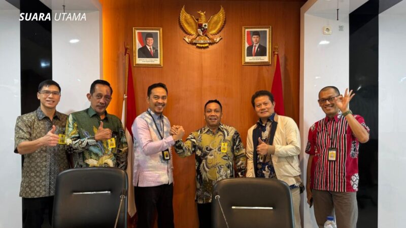 Para peserta audiensi kebijakan perpajakan perdagangan emas berfoto bersama usai pertemuan di Direktorat Peraturan Perpajakan I, Kantor Pusat DJP, Jakarta, Jumat (28/11/2025). Pertemuan membahas masukan terkait PMK 48/2023.