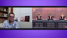 Komisaris PT Arion Indonesia, Rinto Setiyawan, A.Md., S.H., CTP (kiri), mengikuti sidang pendahuluan pengujian materiil Pasal 78 Undang-Undang Nomor 14 Tahun 2002 tentang Pengadilan Pajak secara daring di Mahkamah Konstitusi