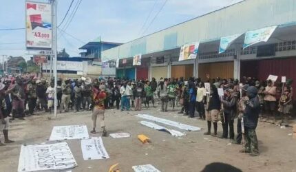 FB IMG 1765383162839 Front Rakyat dan Mahasiswa-Pelajar Demo Hari HAM, Dihadang Polisi Suara Utama ID Mengabarkan Kebenaran | Website Resmi Suara Utama