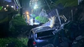 FOTO: Longsor Menutup Akses Jalan di Sariwangi, Kemacetan Mencapai 2 Kilometer (Diwana Fikri Aghniya/SUARA UTAMA)