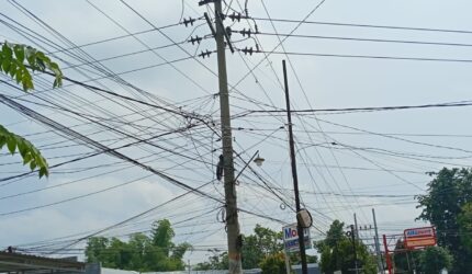 IMG 20251211 WA0000 Kabel Wifi Semrawut, Terindikasi Dugaan Asal Asalan Tanpa memikirkan Dampak Lingkungan dan Keselamatan  Suara Utama ID Mengabarkan Kebenaran | Website Resmi Suara Utama