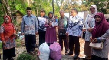 PGRI Padang Pariaman Salurkan Bantuan ke Murid dan Warga Terdampak Banjir Padang Pariaman