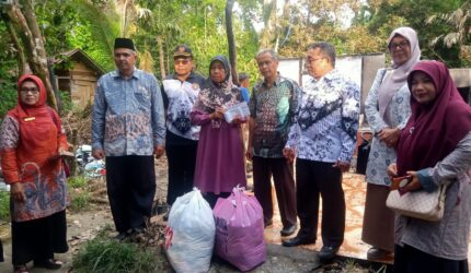IMG 20251214 WA0025 PGRI Padang Pariaman Salurkan Bantuan ke Murid dan Warga Terdampak Banjir Suara Utama ID Mengabarkan Kebenaran | Website Resmi Suara Utama