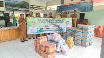 Paguyuban Sekcam Serahkan Bantuan Untuk Warga Terdampak Bencana Alam Wilayah Tiris