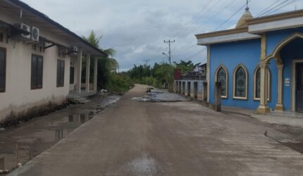 IMG 20251219 WA0091 Di Duga Penggunaan Dana Aspirasi DPRD Tanjab Barat, Proyek Pengerjaan Jalan Di Duga Asal Jadi Suara Utama ID Mengabarkan Kebenaran | Website Resmi Suara Utama