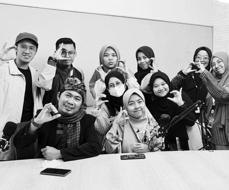 FOTO: Dokumen Pribadi penulis, Coach Mas Andre Hariyanto saat sharing ilmu jurnalistik dan kepenulisan di Studio BMKA Salman Institut Teknologi Bandung (ITB), Jawa Barat (Andre Hariyanto/SUARA UTAMA)