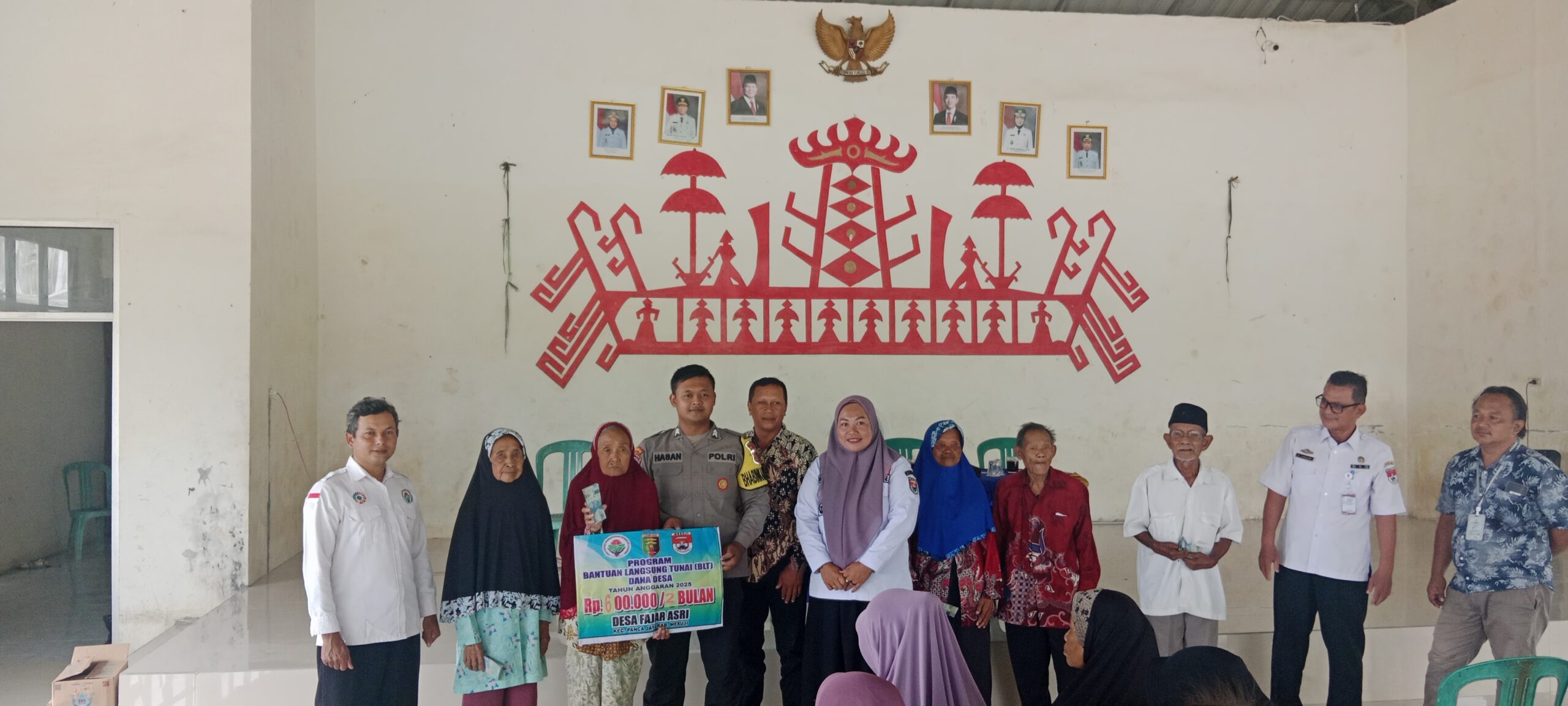 IMG 20251224 102859 scaled Pemerintah Desa Fajar Asri bagikan BLT-DD kepada 25 warga penerima manfaat Suara Utama ID Mengabarkan Kebenaran | Website Resmi Suara Utama