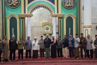 Foto bersama usai kegiatan meeting perdana Pengurus DMI TTS di Masjid Agung Al Ikhlas Soe (Muhazir Syukur/SUARA UTAMA)