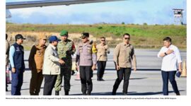 Moment Presiden Prabowo Subianto tiba di Kab.Tapanuli Tengah, Provinsi Sumatra Utara, Senin, 1/12/ 2025, meninjau penanganan dampak banjir yang melanda wilayah tersebut. Foto: BPMI Setpres.