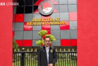 Yulianto Kiswocahyono, S.E., S.H., BKP  di depan Gedung Direktorat Reserse Narkoba Polda Metro Jaya