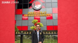 Yulianto Kiswocahyono, S.E., S.H., BKP  di depan Gedung Direktorat Reserse Narkoba Polda Metro Jaya