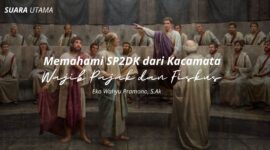 Ilustrasi dialog dan perdebatan di ruang publik menggambarkan proses klarifikasi dan pertukaran pandangan antara Wajib Pajak dan fiskus dalam mekanisme SP2DK, sebagai bagian dari upaya menjaga kepatuhan pajak yang berkeadilan dan berbasis komunikasi.