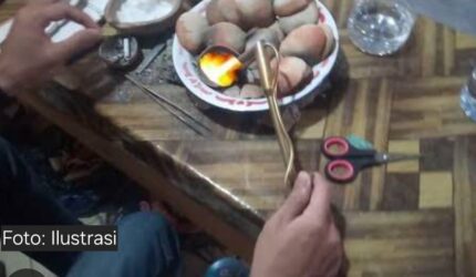 Screenshot 20251208 065138 Google Eben Diduga Jadi Penampung Emas Ilegal di Desa Lantak Seribu, Warga Mendesak APH Bertindak Suara Utama ID Mengabarkan Kebenaran | Website Resmi Suara Utama