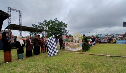 Screenshot 20251214 105750 Gallery Semarak HUT ke-45 Desa Rasau, Pawai Budaya Angkat Sejarah Transmigrasi Suara Utama ID Mengabarkan Kebenaran | Website Resmi Suara Utama