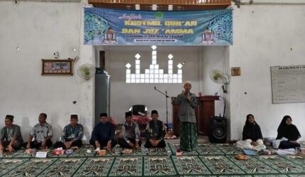 WhatsApp Image 2025 12 20 at 13.25.39 Pembagian Rapor di Ponpes Al-Firdaus Matas Dimeriahkan Khotmil Qur’an, Apresiasi Santri, dan Launching Mars Pesantren Suara Utama ID Mengabarkan Kebenaran | Website Resmi Suara Utama
