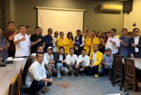 Suasana kebersamaan dosen dan mahasiswa Program Magister (S2) Ilmu Hukum Universitas MPU Tantular usai perkuliahan Mata Kuliah Politik Hukum yang digelar secara luring di Telaga Seafood, Cibubur, Selasa (6/1/2026).